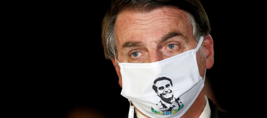 Jair Bolsonaro con mascarilla Jair Bolsonaro con mascarilla