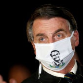Jair Bolsonaro con mascarilla 