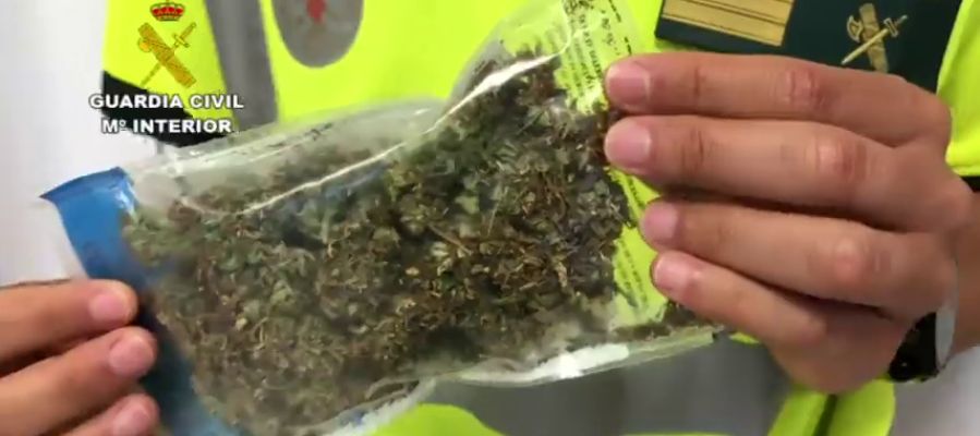 Detenida por conducir sin carné, drogada y con marihuana en el vehículo Detenida por conducir sin carné, drogada y con marihuana en el vehículo