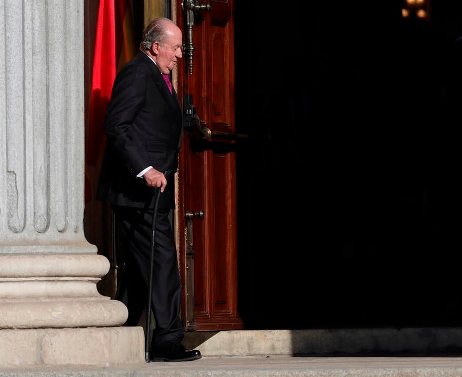 La España que madruga: El Rey emérito y la perturbación de Sánchez presiden las portadas de los periódicos La España que madruga: El Rey emérito y la perturbación de Sánchez presiden las portadas de los periódicos