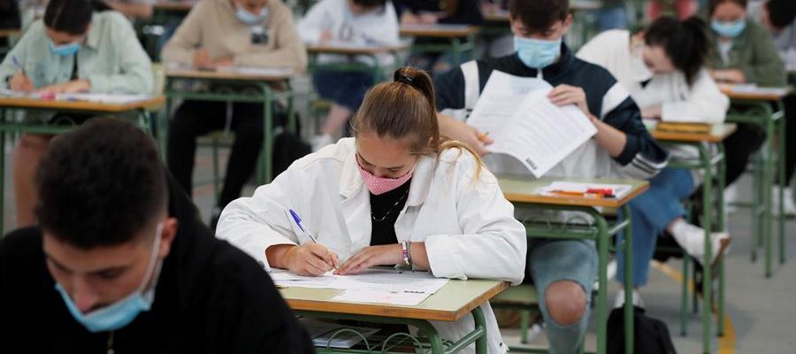 Las mejores y peores universidades de España para encontrar trabajo tras acabar la carrera Las mejores y peores universidades de España para encontrar trabajo tras acabar la carrera