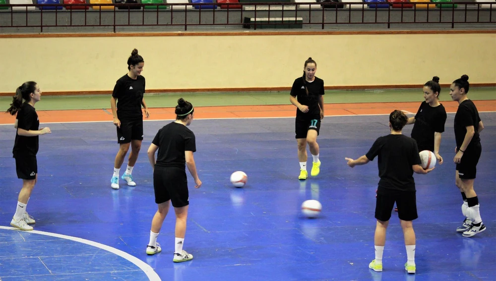 Las jugadoras del Clínica Blasco Joventut d'Elx siguen preparando a conciencia el playoff de ascenso a Primera. Las jugadoras del Clínica Blasco Joventut d'Elx siguen preparando a conciencia el playoff de ascenso a Primera.