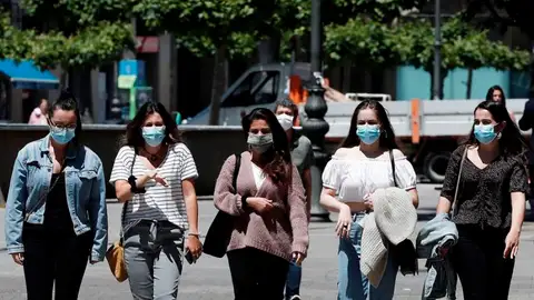 laSexta Noticias 20:00 (23-07-20) Mendillorri entra en fase 2 y comienza las PCR a 2.000 jóvenes por el brote de coronavirus laSexta Noticias 20:00 (23-07-20) Mendillorri entra en fase 2 y comienza las PCR a 2.000 jóvenes por el brote de coronavirus