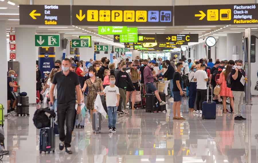 Una joven ingresa en la UCI tras ingerir un café de máquina con insectos del aeropuerto de Palma Una joven ingresa en la UCI tras ingerir un café de máquina con insectos del aeropuerto de Palma