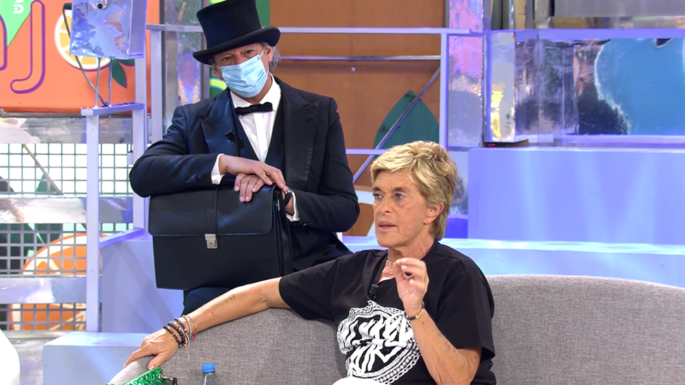 La tele con Monegal: El "teatrillo" de Sálvame con Chelo García Cortés acusada de morosa La tele con Monegal: El "teatrillo" de Sálvame con Chelo García Cortés acusada de morosa