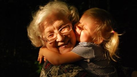 El porqu&eacute; el d&iacute;a de los abuelos es en realidad de las abuelas