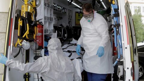 Jonathan Praena, presidente del Fuenlabrada, explica que el jugador hospitalizado se desmay&oacute; justo antes de hacerse el test