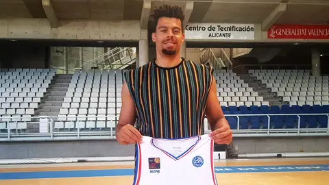 Jonas Zohore, nuevo jugador del HLA Alicante. Jonas Zohore, nuevo jugador del HLA Alicante.