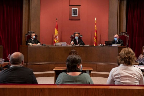 Vist per sentència el judici per desobediència als ex membres de la Mesa Vist per sentència el judici per desobediència als ex membres de la Mesa
