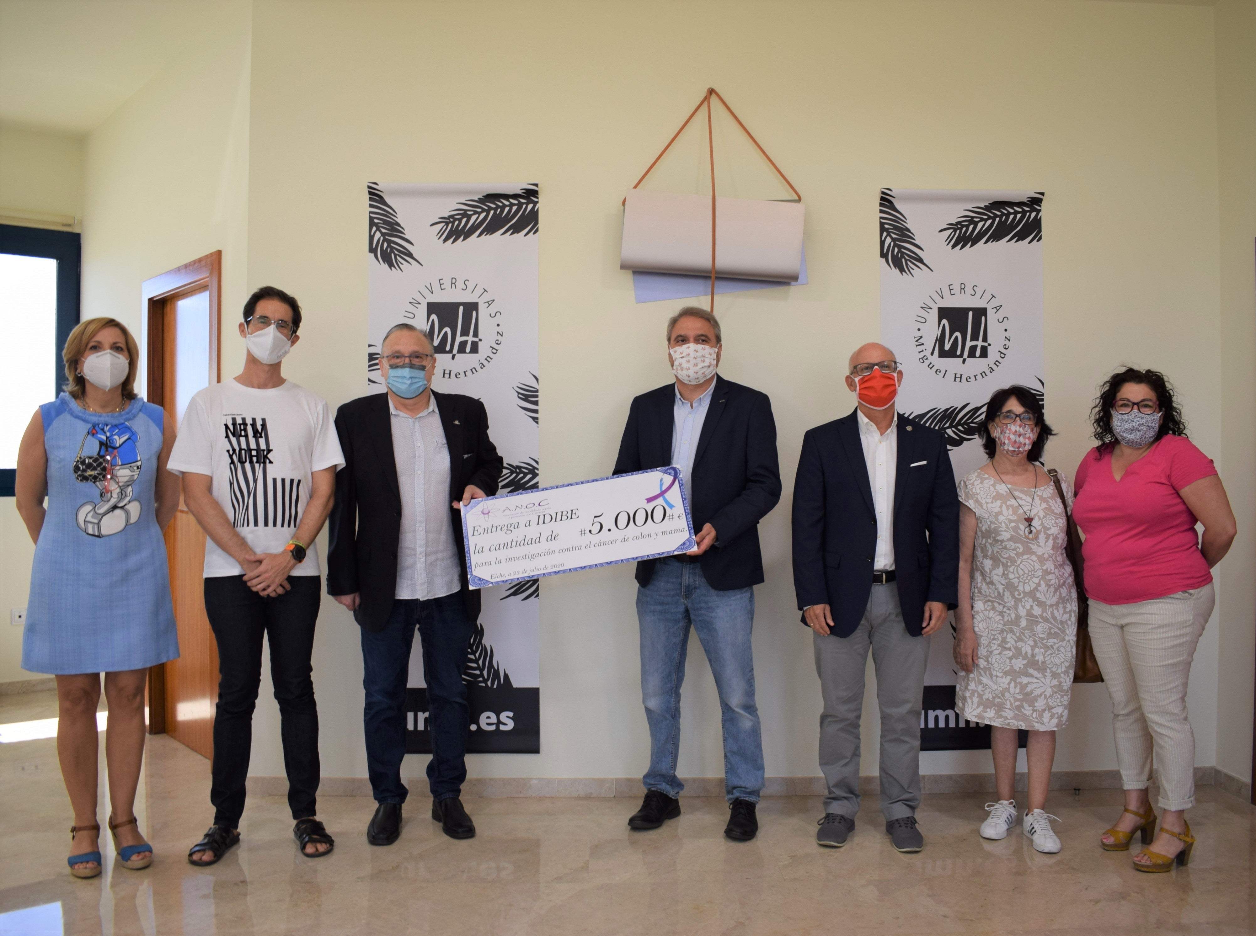 La Universidad Miguel Hernández recibe 5000 euros para realizar un estudio contra el cáncer de colon La Universidad Miguel Hernández recibe 5000 euros para realizar un estudio contra el cáncer de colon