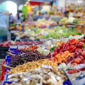 Imagen de archivo de un mercado de alimentos. Imagen de archivo de un mercado de alimentos.