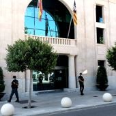 Registro de la guardia civil en la sede de la Autoridad Portuaria de Baleares en Palma