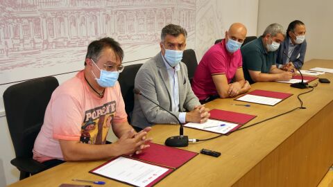 Reuni&oacute;n de Ayuntamiento, UGT, CC.OO. y FELE.