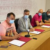 Reunión de Ayuntamiento, UGT, CC.OO. y FELE.