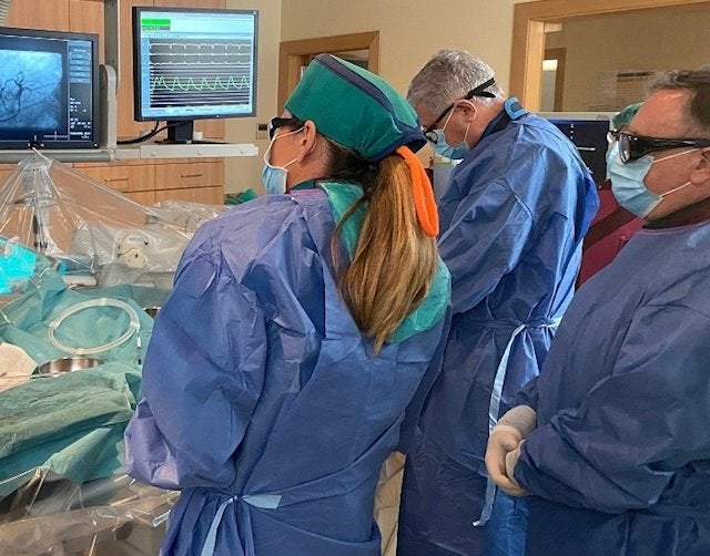 Sanidad invierte un millón de euros en nuevo equipamiento para la Unidad de Hemodinámica del Hospital General de Elche Sanidad invierte un millón de euros en nuevo equipamiento para la Unidad de Hemodinámica del Hospital General de Elche