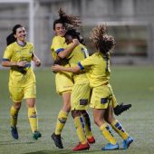 Las jugadoras de La Solana celebran el gol de Gabi
