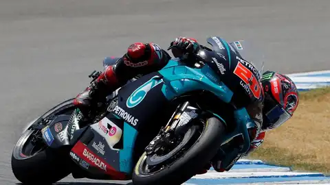 El piloto francés Fabio Quartararo (Petronas Yamaha SRT) en primera posición de la carrera de MotoGP del Gran Premio Red Bull de España que se disputa hoy a puerta cerrada en el Circuito de Jerez-Ángel Nieto. El piloto francés Fabio Quartararo (Petronas Yamaha SRT) en primera posición de la carrera de MotoGP del Gran Premio Red Bull de España que se disputa hoy a puerta cerrada en el Circuito de Jerez-Ángel Nieto.