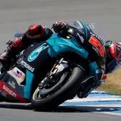El piloto francés Fabio Quartararo (Petronas Yamaha SRT) en primera posición de la carrera de MotoGP del Gran Premio Red Bull de España que se disputa hoy a puerta cerrada en el Circuito de Jerez-Ángel Nieto. El piloto francés Fabio Quartararo (Petronas Yamaha SRT) en primera posición de la carrera de MotoGP del Gran Premio Red Bull de España que se disputa hoy a puerta cerrada en el Circuito de Jerez-Ángel Nieto.