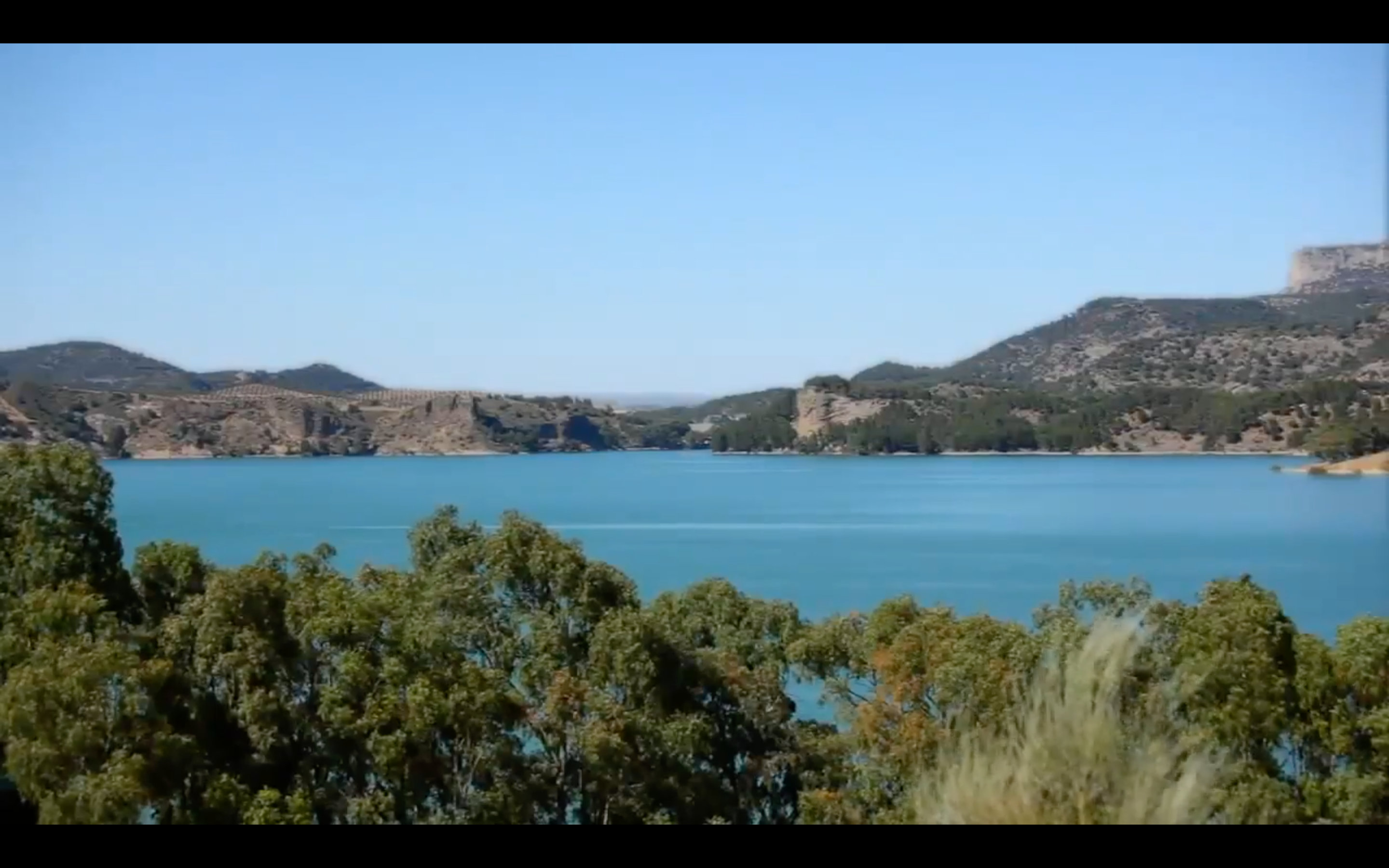 La primera bandera azul para una playa de interior de Andalucía está en Málaga La primera bandera azul para una playa de interior de Andalucía está en Málaga