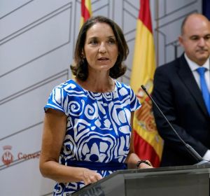 La ministra de Industria, Comercio y Turismo, Reyes Maroto, durante la rueda de prensa en Ibiza La ministra de Industria, Comercio y Turismo, Reyes Maroto, durante la rueda de prensa en Ibiza