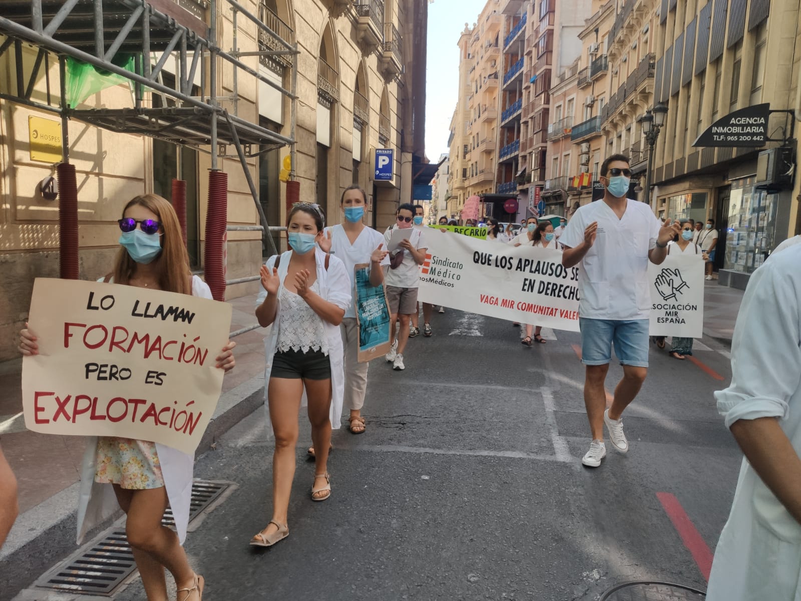 Los residentes sanitarios en huelga indefinida Los residentes sanitarios en huelga indefinida