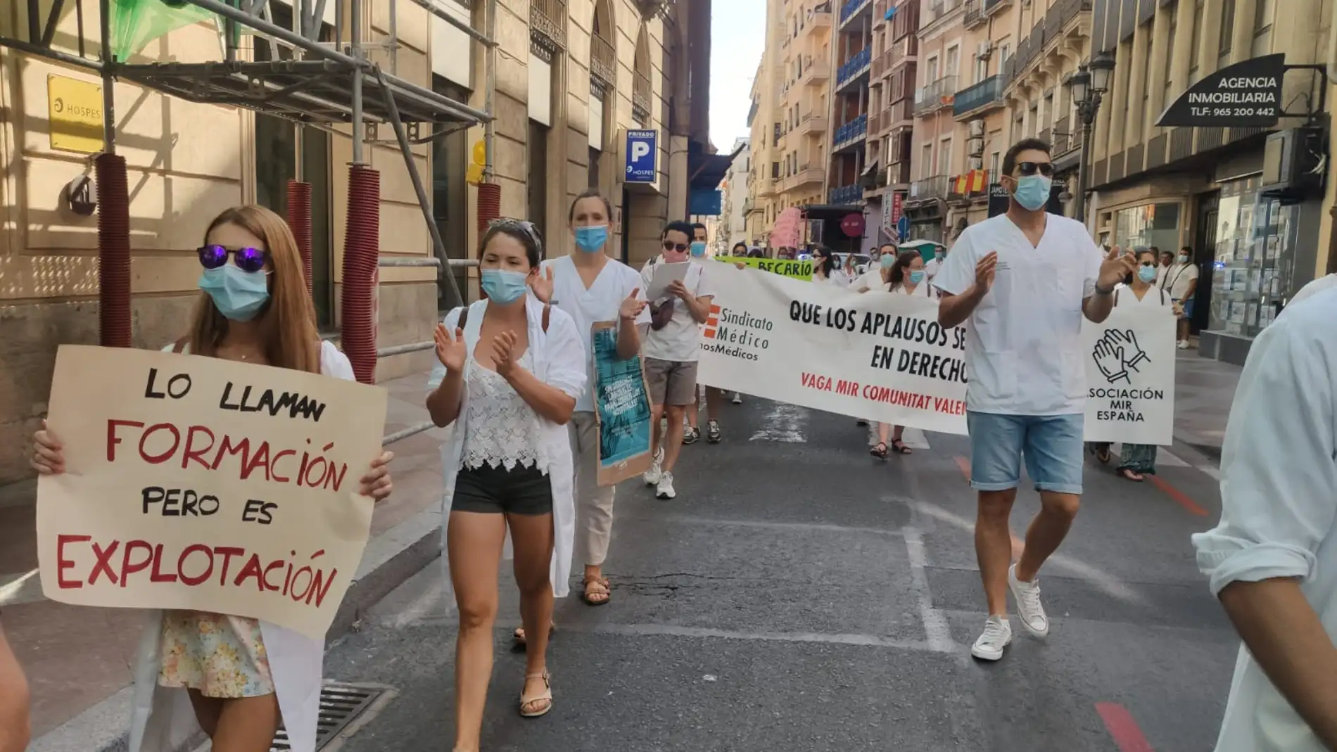 Los médicos internos residentes inician su tercera semana de protestas y huelga en busca de un convenio colectivo "digno"
