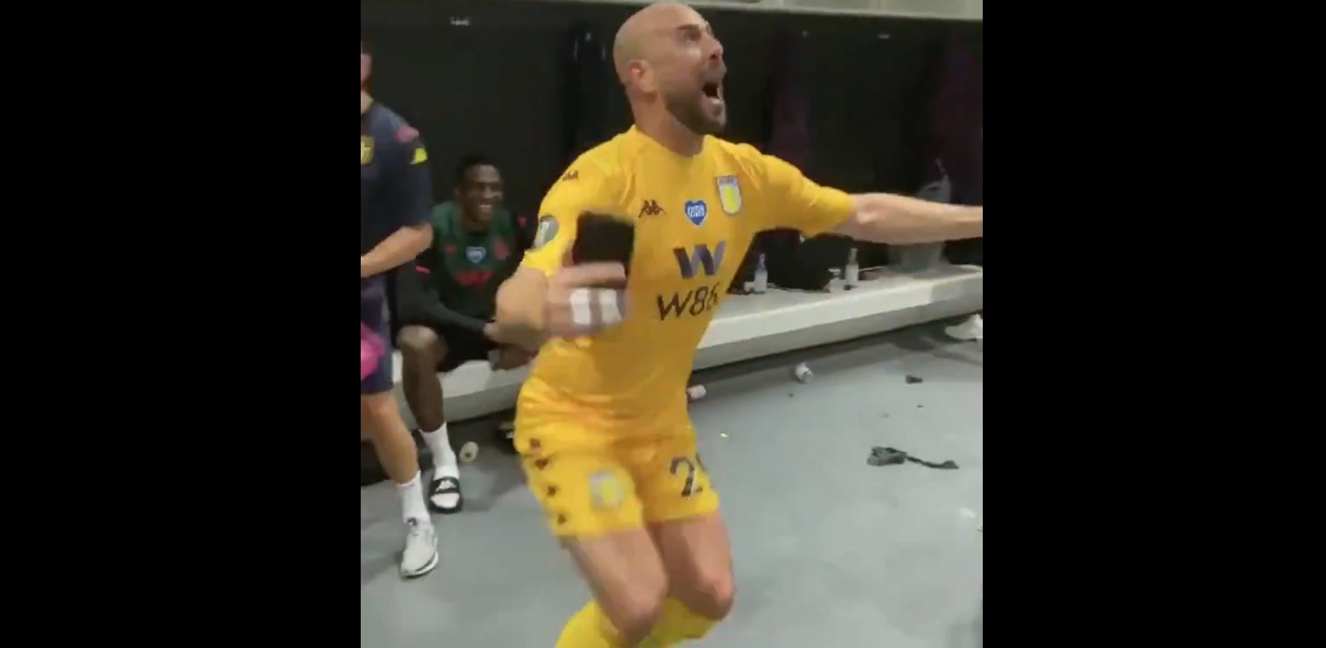 La celebración viral de Pepe Reina al ritmo de 'La Bamba' tras la salvación del Aston Villa La celebración viral de Pepe Reina al ritmo de 'La Bamba' tras la salvación del Aston Villa