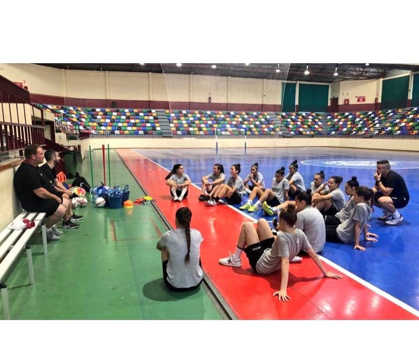 El Joventut d’Elx necesita una portera y una cierre para cerrar su plantilla El Joventut d’Elx necesita una portera y una cierre para cerrar su plantilla