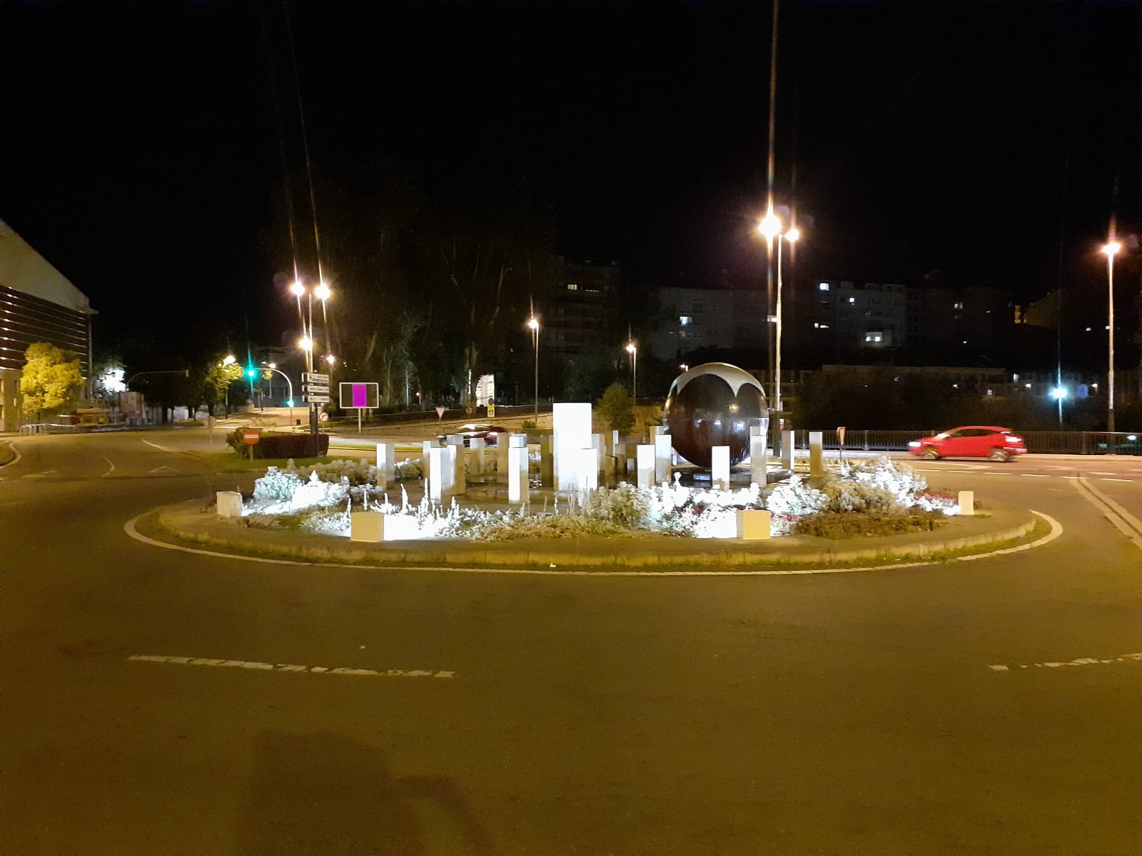 A glorieta de Pardo de Cela estrea un moderno sistema de iluminación A glorieta de Pardo de Cela estrea un moderno sistema de iluminación