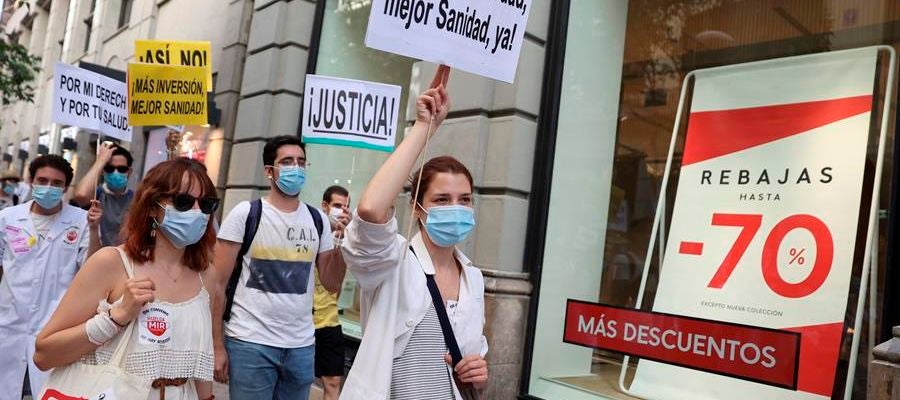 Los médicos internos residentes (MIR) de Madrid, en una jornada de huelga. Los médicos internos residentes (MIR) de Madrid, en una jornada de huelga.