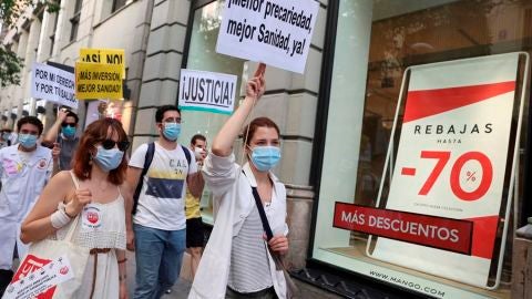 Los médicos internos residentes (MIR) de Madrid, en una jornada de huelga.