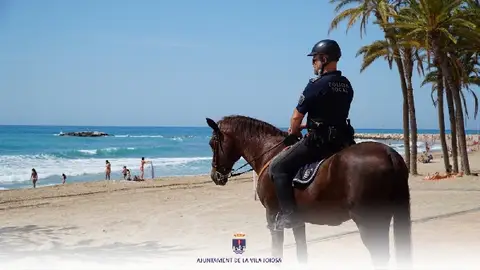 Unidad de Caballería de la Policía Local en Villajoyosa Policía a caballo