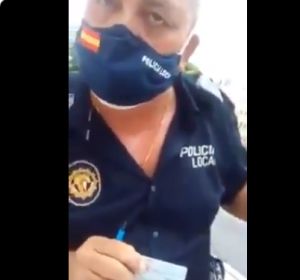 Vídeo viral de un policía que explica a una mujer que no puede ir sin mascarilla Vídeo viral de un policía que explica a una mujer que no puede ir sin mascarilla