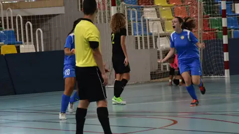 Lara celebra el primer gol del Xaloc Lara celebra el primer gol del Xaloc