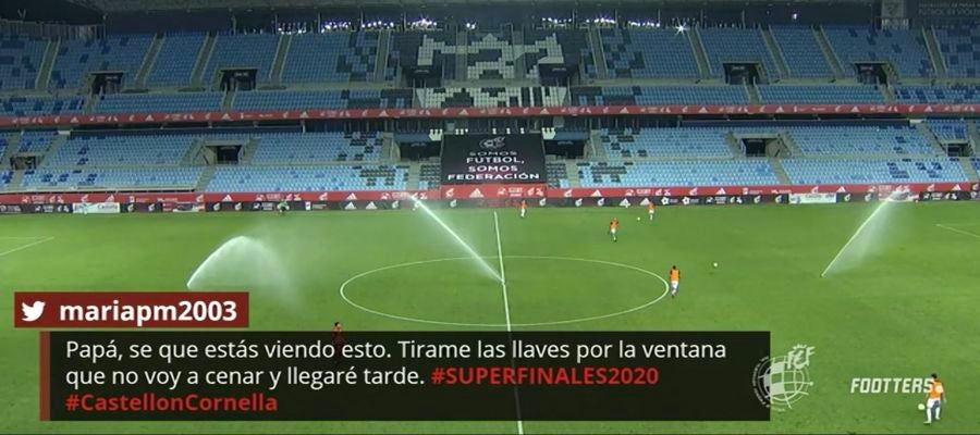 Una chica se queda sin llaves y tuitea al directo del Castellón - Cornellá para que su padre le haga caso Una chica se queda sin llaves y tuitea al directo del Castellón - Cornellá para que su padre le haga caso