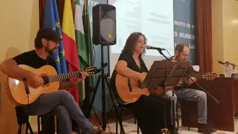 Mayte Menéndez, cantautora Mayte Menéndez, cantautora