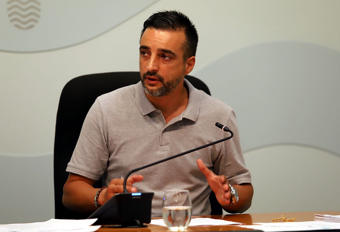 "Lamento la situación que viven los vecinos y comerciantes pero les invito a que protesten delante de la Junta que es quién ha parado las obras" "Lamento la situación que viven los vecinos y comerciantes pero les invito a que protesten delante de la Junta que es quién ha parado las obras"