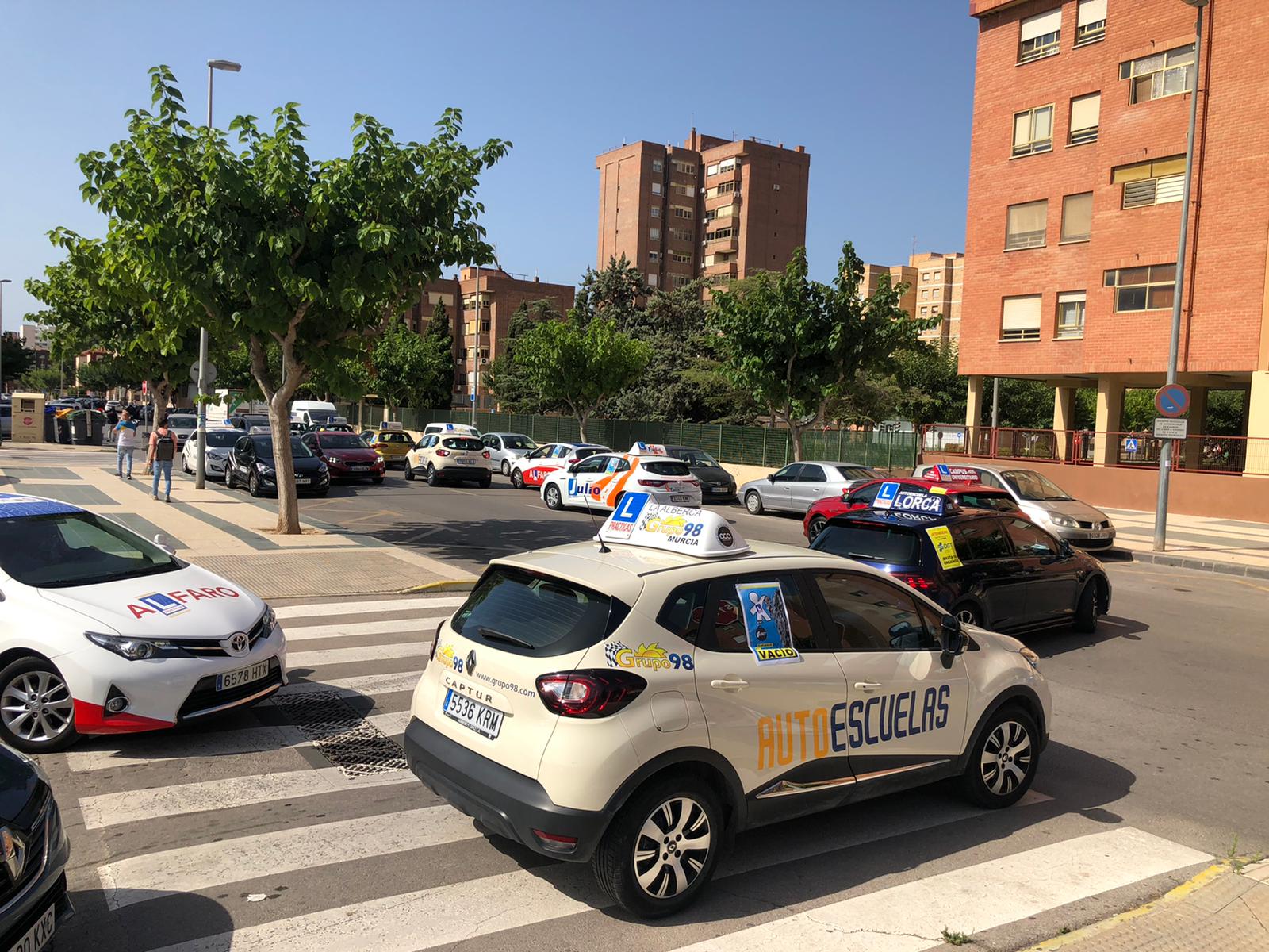 Las autoescuelas seguirán movilizándose contra la DGT por el atasco en los éxamenes prácticos Las autoescuelas seguirán movilizándose contra la DGT por el atasco en los éxamenes prácticos