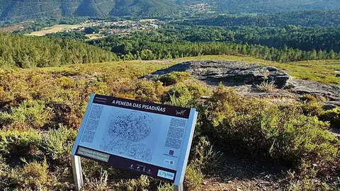Señalización de la As Penedas das Pisadiñas Señalización de la As Penedas das Pisadiñas