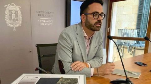 El concejal de Urbanismo del Ayuntamiento de Alicante, Adrián Santos. El concejal de Urbanismo del Ayuntamiento de Alicante, Adrián Santos.