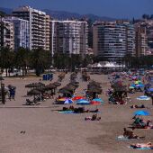 -Vista general de la playa de La Malagueta en la capital de la Costa del Sol