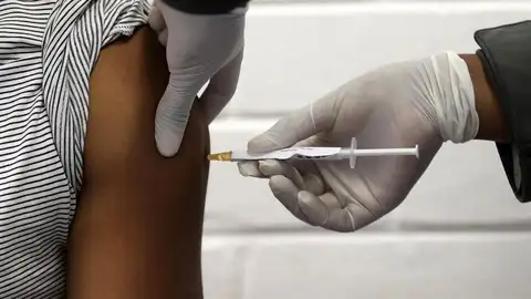 Moderna asegura que su vacuna contra el coronavirus "induce una robusta respuesta inmunológica" en primates Moderna asegura que su vacuna contra el coronavirus "induce una robusta respuesta inmunológica" en primates