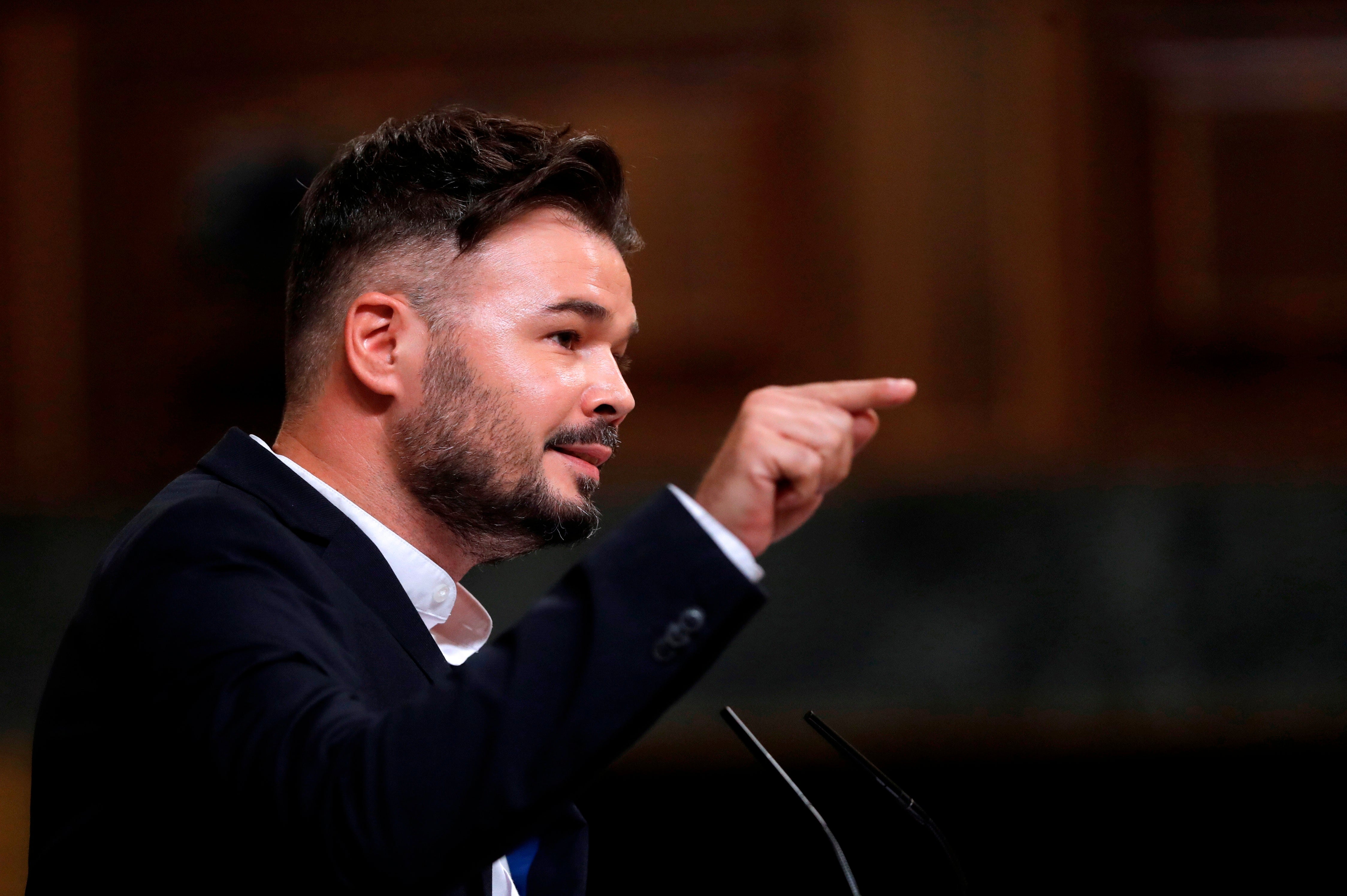 Rufián reta a Juan Carlos I a ir al juzgado y avisa a Felipe VI de que no basta con sacar "la manzana podrida del cesto" Rufián reta a Juan Carlos I a ir al juzgado y avisa a Felipe VI de que no basta con sacar "la manzana podrida del cesto"
