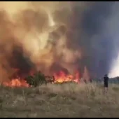 Avanza sin control un incendio en Ourense que ya ha calcinado 300 hectáreas Avanza sin control un incendio en Ourense que ya ha calcinado 300 hectáreas