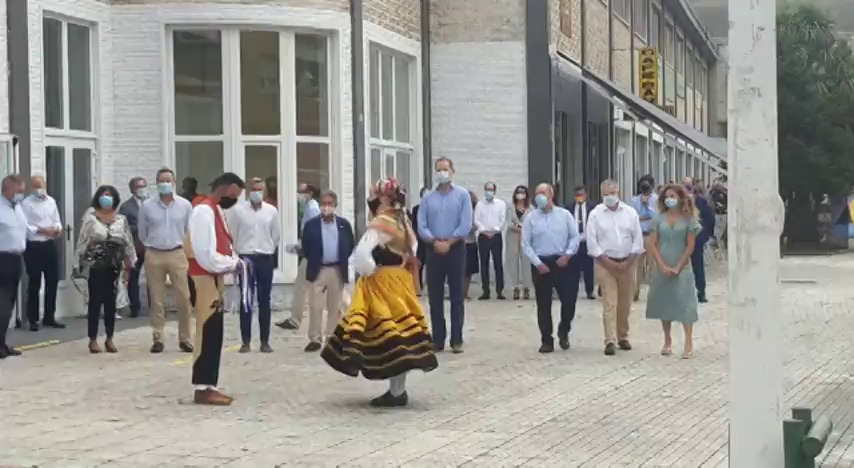 Los Reyes visitan el Mercado de Ganados de Torrelavega y el puerto de Santoña Los Reyes visitan el Mercado de Ganados de Torrelavega y el puerto de Santoña