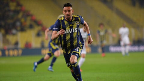 Mauricio Isla, con el Fenerbah&ccedil;e