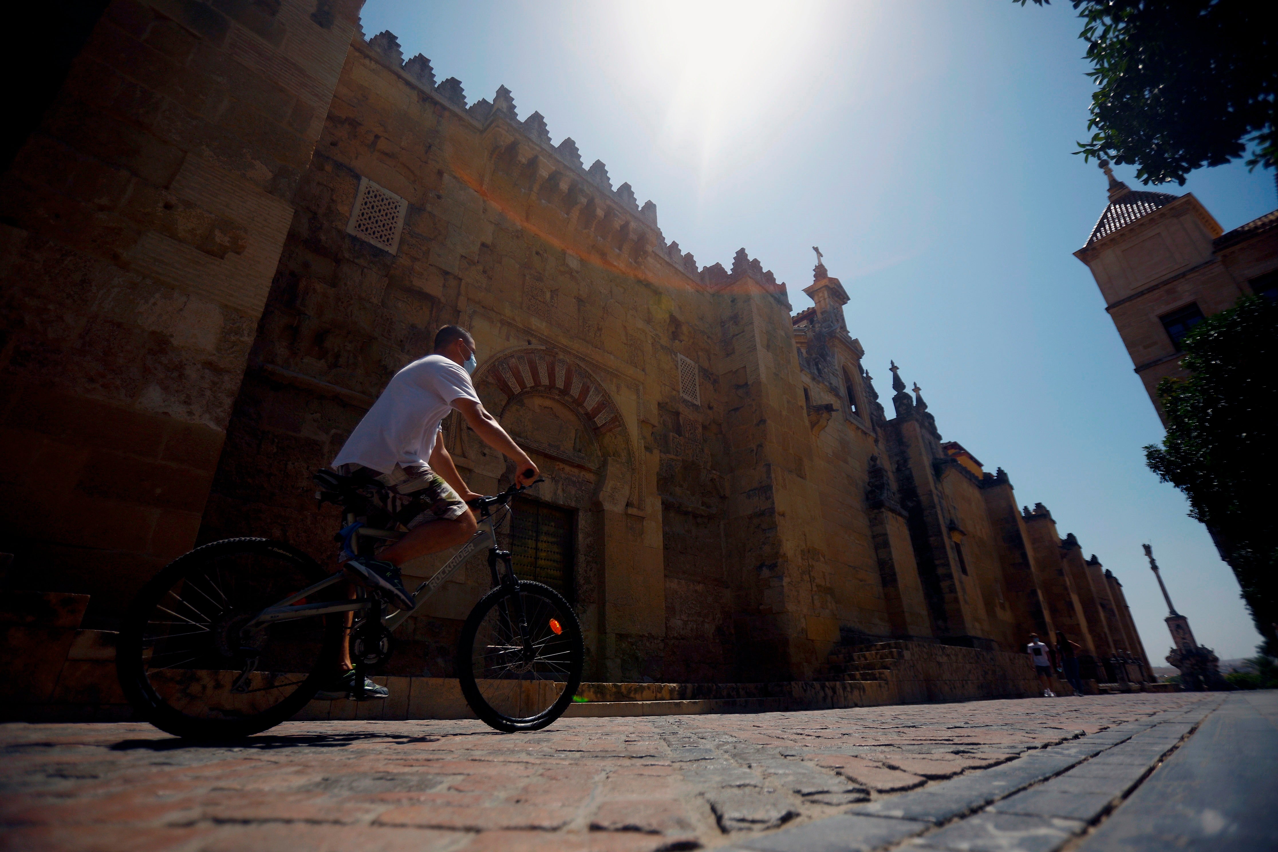 Enrique Domínguez Uceta: "Córdoba es una de las ciudades, en su casco antiguo, más hermosas que conozco" Enrique Domínguez Uceta: "Córdoba es una de las ciudades, en su casco antiguo, más hermosas que conozco"