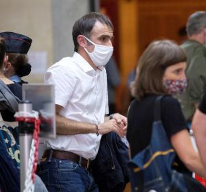 Egoitz e Irati, hijos de Josu Ternera, en el Tribunal de Apelación de París. Egoitz e Irati, hijos de Josu Ternera, en el Tribunal de Apelación de París.
