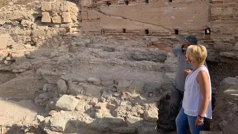 ELOISA CABRERA JUNTO A TÉCNICOS onda cero almeria