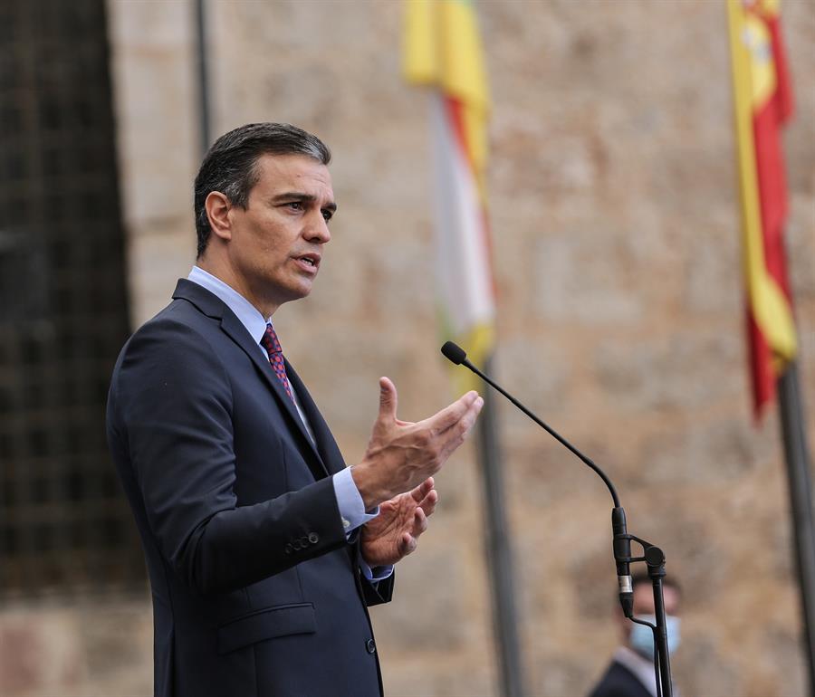 Moncloa "respeta" la decisión del rey Juan Carlos y reconoce "la ejemplaridad" que guía a Felipe VI Moncloa "respeta" la decisión del rey Juan Carlos y reconoce "la ejemplaridad" que guía a Felipe VI